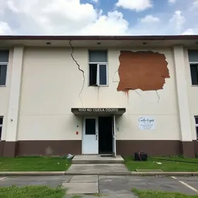 escola com vazamento